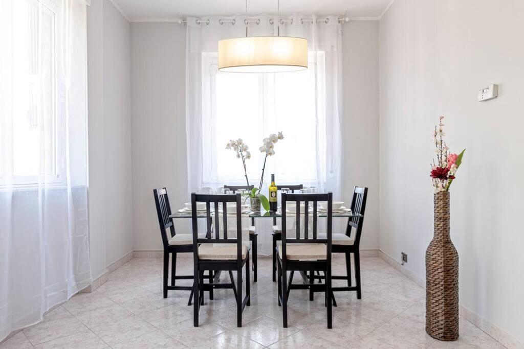 Free Parking Appartamento 5 Stelle Elegante Con Suite Livorno Luaran gambar