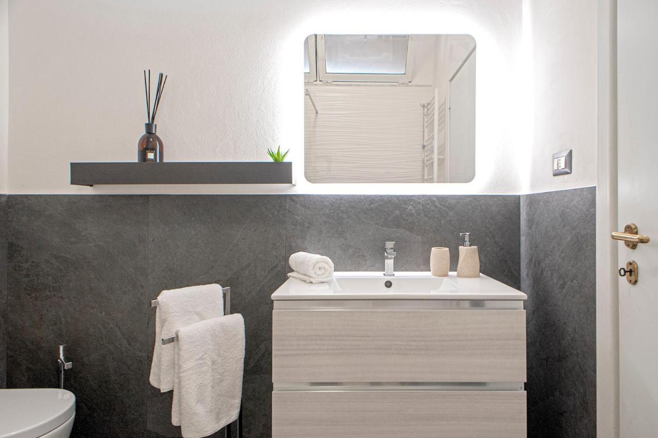 Free Parking Appartamento 5 Stelle Elegante Con Suite Livorno Luaran gambar